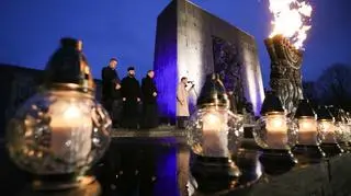 Uroczystości przy Pomniku Bohaterów Getta w Warszawie z okazji X Międzynarodowego Dnia Pamięci o Ofiarach Holokaustu