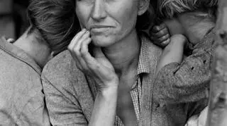 USA 1936. Migrantka w Kalifornii ze swoimi dziećmi. Autorka: Dorothea Lange