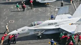 USS Enterprise stacjonuje kilkadziesiąt samolotów bojowych (fot. US Navy)
