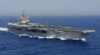 USS Enterprise znajduje się coraz bliżej Libii