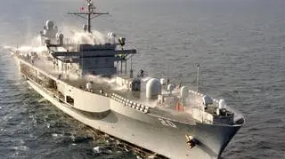 USS Mount Whitney trenuje czyszczenie się z skażenia (Fot. Us Navy)