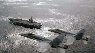 USS Ronald Reagan obsługuje kilkadziesiąt myśliwców