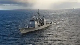 USS Vicksburg to krążownik typu Ticonderoga, okręt wyspecjalizowany w zwalczaniu samolotów przy pomocy systemu AEGIS i rakiet SM-2/-3