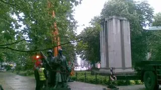 Usunięto pomnik Wdzięczności Armii Radzieckiej z pl