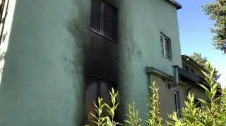 Uszkodzona elewacja budynku klasztoru w Brzuchowicach