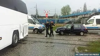 Volkswagen uderzył w autobus