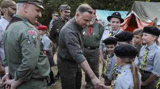 W Bazie Harcerskiej "Orle Gniazdo"  prezydent wziął z nimi m.in. udział we wspólnym ognisku z harcerzami 