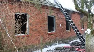 W budynku starej daty zawalił się strop