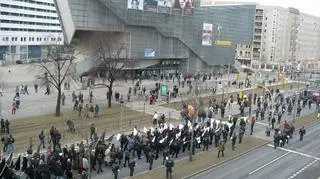W Dreźnie maszerowali neonaziści i ich przeciwnicy (fot. internauta)