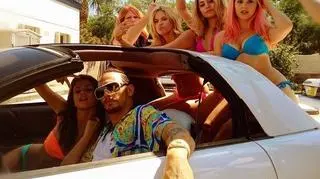 W filmie występują ulubienice amerykańskich nastolatków, m.in. Selena Gomez i Vanessa Hudgens