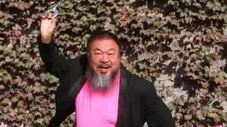 W "Gangnam For Freedom" pojawia się także sam Ai Weiwei