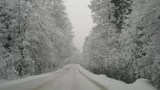 W górach panują trudne warunki na drogach 
