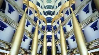 W hotelu wszystkie elementy w kolorze złota naprawdę są wykonane z tego kruszcu lub złocone (fot