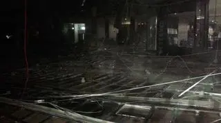 W jednej z części galerii zawalił się niemal cały sufit