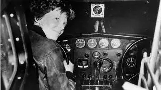 W kabinie Lockheed Electra podczas przygotowań do startu