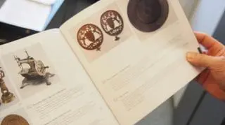 W katalogu jednego z domów aukcyjnych, przedmiot oferowany był za prawie 6 tys