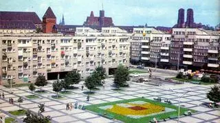 W latach 60. XX wieku zabudowa przy placu zachwycała