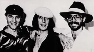 W latach 70. i 80. de Lucia (w środku) koncertował z Alem Di Meolą i Johnem McLaughlinem, z którymi w 1981 roku nagrał głośną płytę "Friday Night in San Francisco"