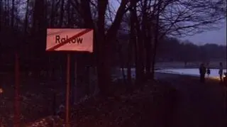 W lesie, obok tej drogi, znaleziono samochód i trzech nieprzytomnych ochroniarzy