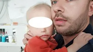 W mieszkaniu płakało dziecko, wyważyli drzwi