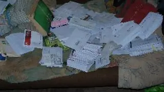 W mieszkaniu znajdowało się kilkaset listów, które nie trafiły do odbiorców