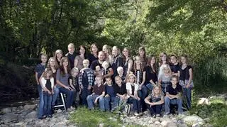W "My Five Wives" występuje 30-osobowa rodzina Williamsów, dzieci są w wieku od 2 do 20 lat