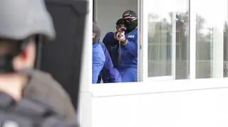 W pewnym momencie z okien padły strzały