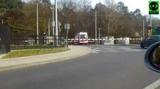 W Puszczykowie pociąg uderzył w karetkę