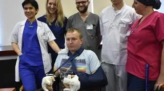 W skomplikowanej operacji przyszycia dłoni brał udział zespół lekarzy ze szpitala im. Rydygiera w Krakowie