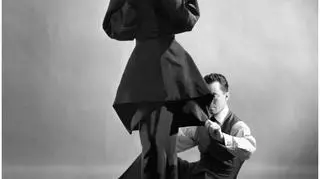 W tym roku bohaterem Met Ball jest kreator Charles James (na zdjęciu z modelką w 1948 roku), dlatego ma królować elegancja i klasyka
