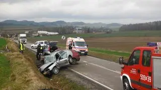 W wyniku wypadku poszkodowane zostały 3 osoby