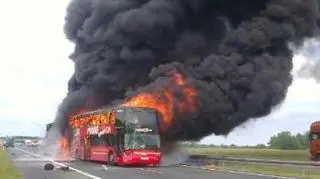 W wyniku wypadku spłonął autokar na A4