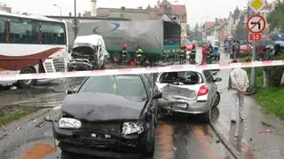 W wypadku brał udział TIR, trzy samochody osobowe, bus i autobus ( zdjęcie internauty W. Majchrzaka)