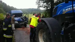 W zderzeniu busa z traktorem rannych zostało kilkanaście osób