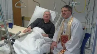Wałęsa z księdzem