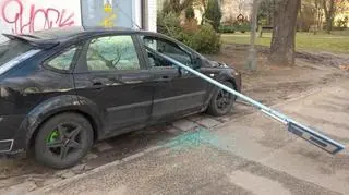 Wandali zniszczyli 3 samochody