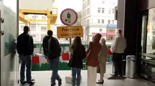 Wciąż jednak trudno jest przejść w okolicy osuwiska