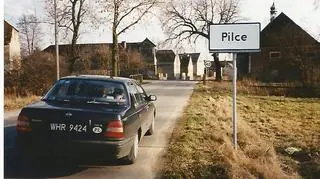 We wsi znajdował się kościół, szkoła, przedszkole, Ochotnicza Straż Pożarna