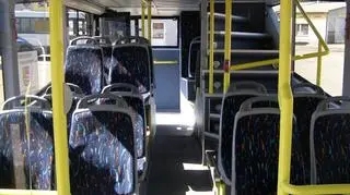Według przepisów, autobus nie może mieć więcej niż cztery metry wysokości