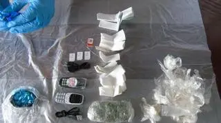 Wewnątrz szczurów znaleziono też inne towary, w tym komórki