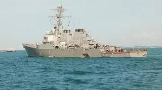 Wgniecenie w burcie niszczyciela USS John S. McCain
