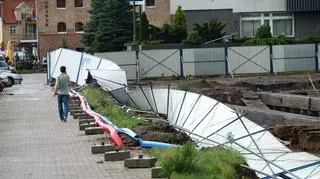 Wiatr przewracał niemal wszystko na swojej drodze (fot. Marcin)