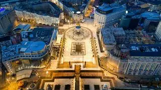 Widok na główny plac w centrum Skopje - stolicy Macedonii Północnej