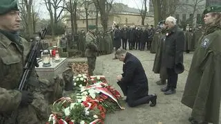 Wieniec pod mogiłą S. Taczaka złożył też prezydent Andrzej Duda