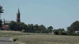 Wieś leży w gminie Błaszki