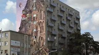 "Wieża Babel" na ścianie częstochowskiego bloku 