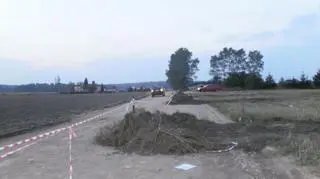 Właściciel na swoją część drogi wyrzuciłziemię