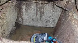 Wlot kanału odkrytego w szybie wentylacyjnym 