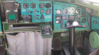 Wnętrze kabiny pilotów