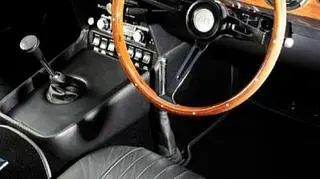 Wnętrze modelu Aston Martin DBS Vantage, który zagrał w Bonzie w 1969 roku (fot. Bonhams)